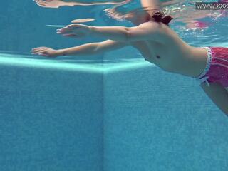 Nyilvános rented úszás medence mert ön lads -val lány dee