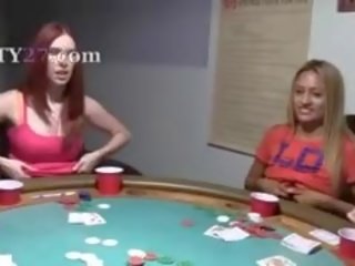 Млад момичета възрастен филм на покер нощ