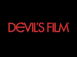 Devilsfilm tõmmud lapsehoidja boffed poolt valge liha