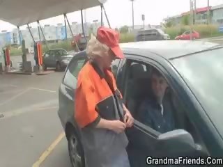 Gas stanice babička v prdeli v the země