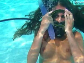 Underwater själv xxx film med purple dildon av nora shmandora