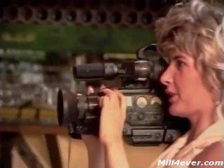 Retro milf į analinis scena