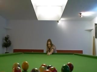 Số hai lezzies sự thủ dâm trên billiard